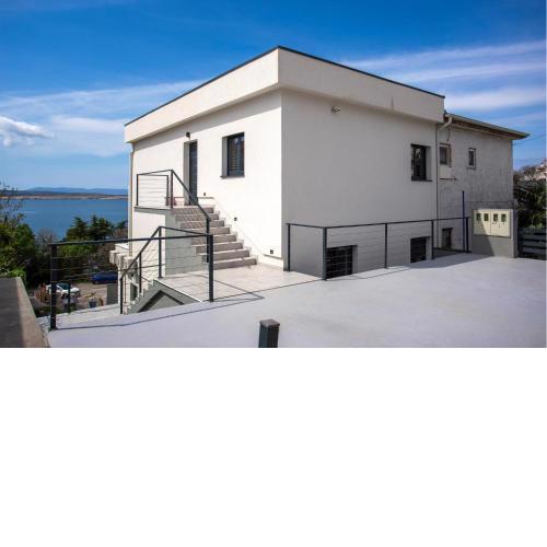 2 Bedroom Nice Apartment In Dramalj