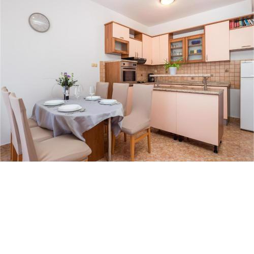 2 Bedroom Nice Apartment In Lopar