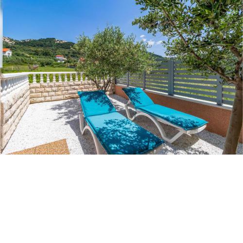 2 Bedroom Nice Apartment In Rab