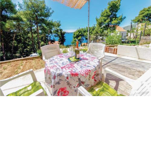 2 Bedroom Nice Apartment In Trogir