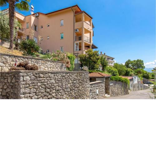 2 Bedroom Pet Friendly Apartment In Opatija