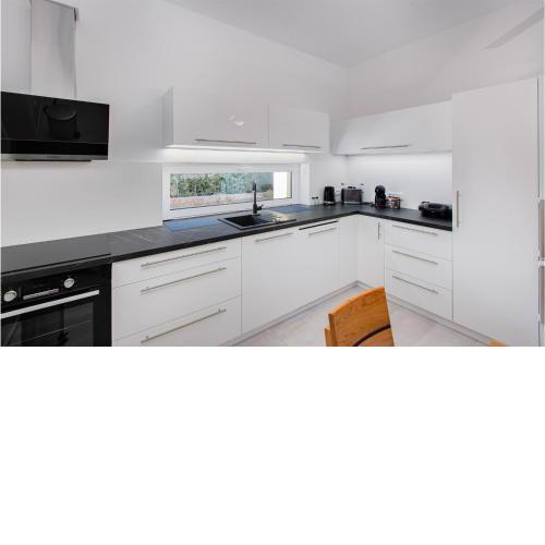 2 Bedroom Pet Friendly Home In Zestilac