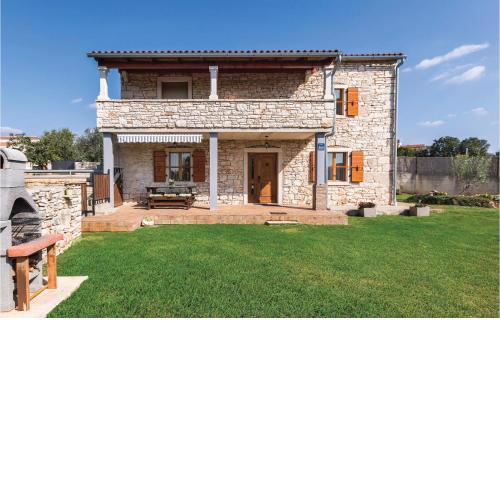 2 Bedroom Stunning Apartment In Fazana
