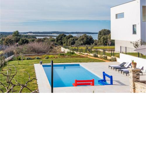 2 Bedroom Stunning Apartment In Pula