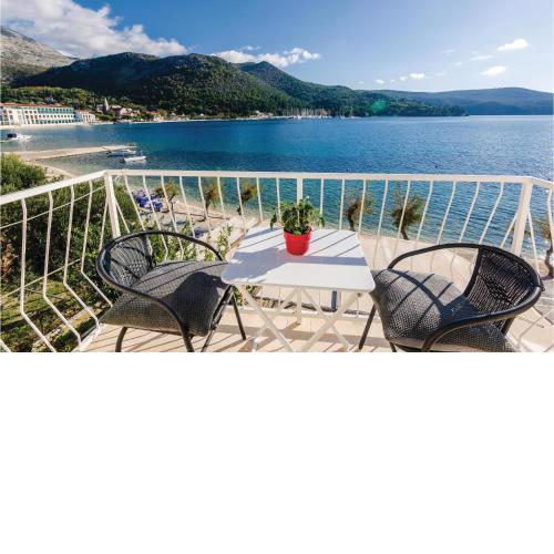 2 Bedroom Stunning Apartment In Slano