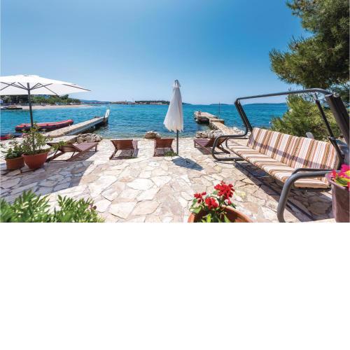 2 Bedroom Stunning Home In Brodarica