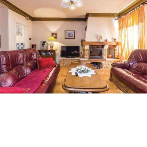 3 Bedroom Awesome Home In Praputnjak