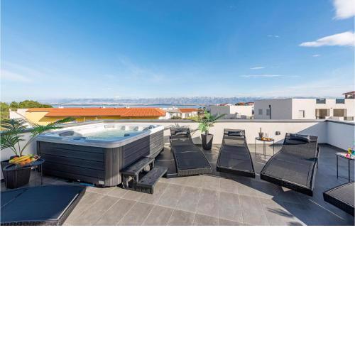 3 Bedroom Beautiful Apartment In Vir
