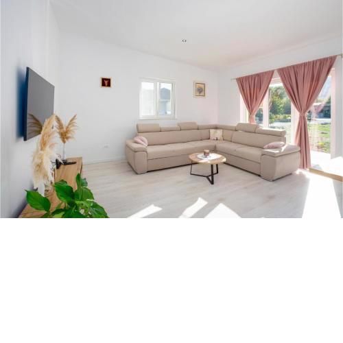 3 Bedroom Beautiful Home In Klis