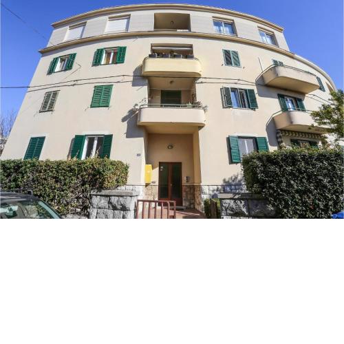 3 Bedroom Cozy Apartment In Split
