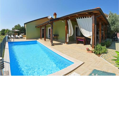 3 Bedroom Cozy Home In Pula