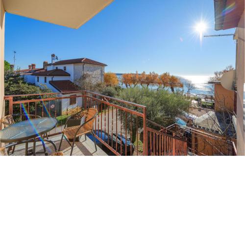 3 Bedroom Gorgeous Apartment In Novigrad