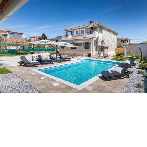 3 Bedroom Gorgeous Apartment In Pula