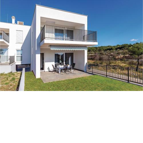 3 Bedroom Gorgeous Home In Brodarica