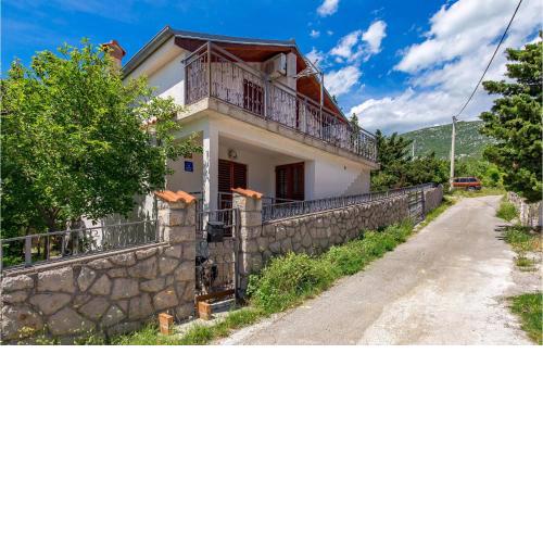 3 Bedroom Gorgeous Home In Karlobag