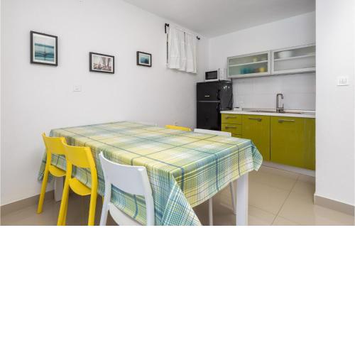 3 Bedroom Lovely Apartment In Lukovo Sugarje