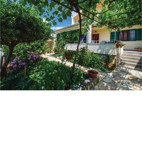 3 Bedroom Lovely Apartment In Sibenik