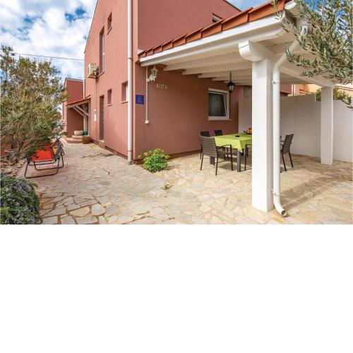 3 Bedroom Lovely Home In Rab