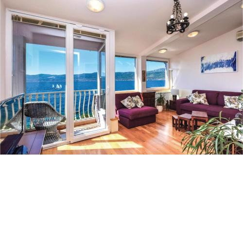3 Bedroom Nice Apartment In Split