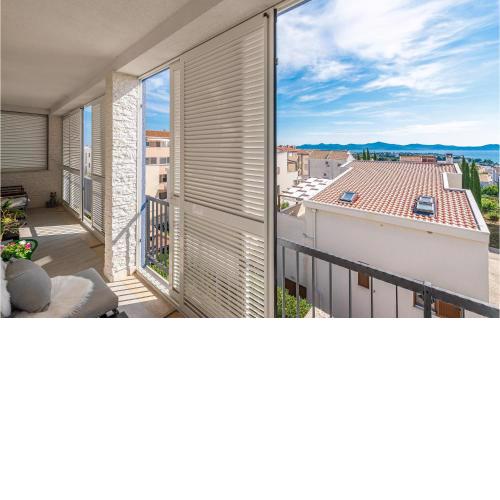 3 Bedroom Nice Apartment In Zadar