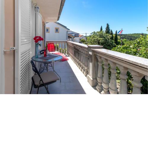 3 Bedroom Pet Friendly Apartment In Jadranovo