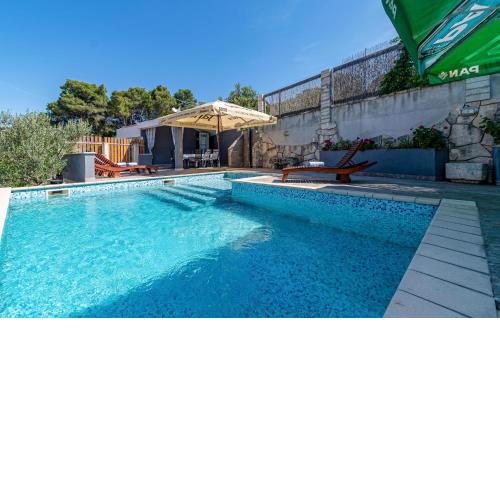 4 Bedroom Beautiful Apartment In Korcula