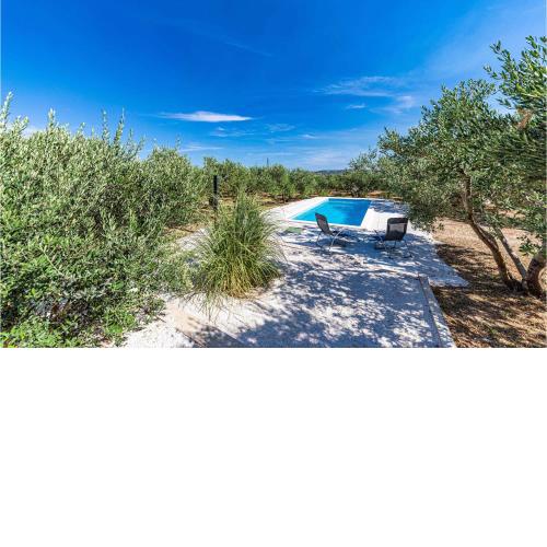 4 Bedroom Beautiful Home In Kastel Stafilic