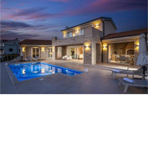 4 Bedroom Lovely Home In Malinska