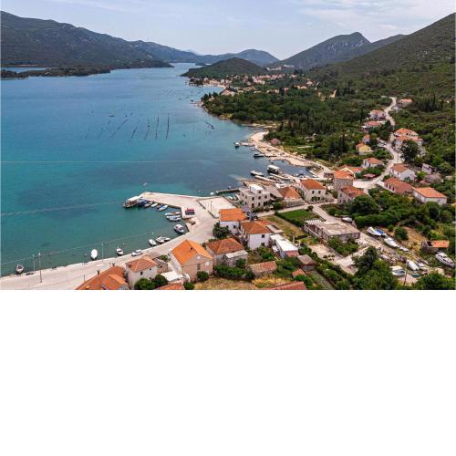 4 Bedroom Nice Apartment In Luka
