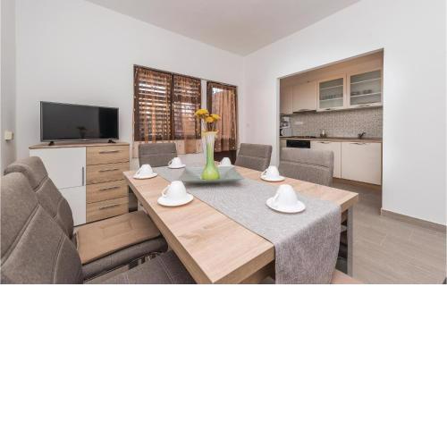 4 Bedroom Pet Friendly Home In Privlaka