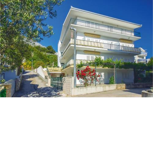 4 Bedroom Stunning Apartment In Omis