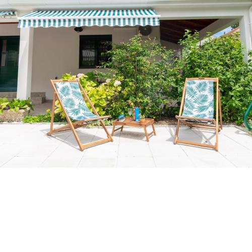 50 meters from the beach! Apartment Flower