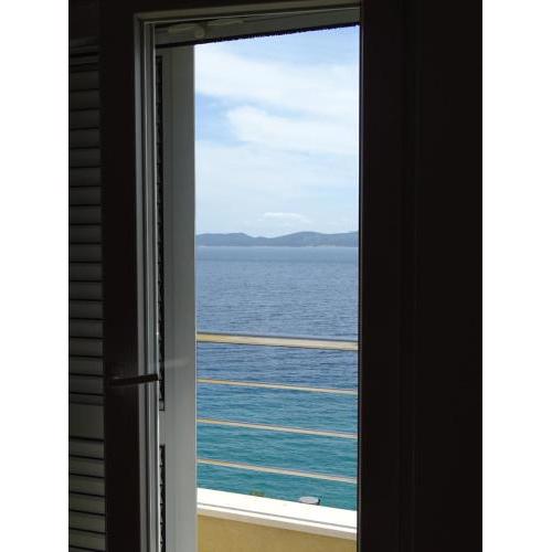 6-pax Apartment ON THE BEACH - TOP Floor, Great sea view, Parking ensured