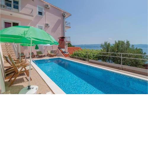8 Bedroom Stunning Home In Omis