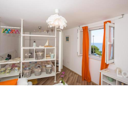 A bright hideaway