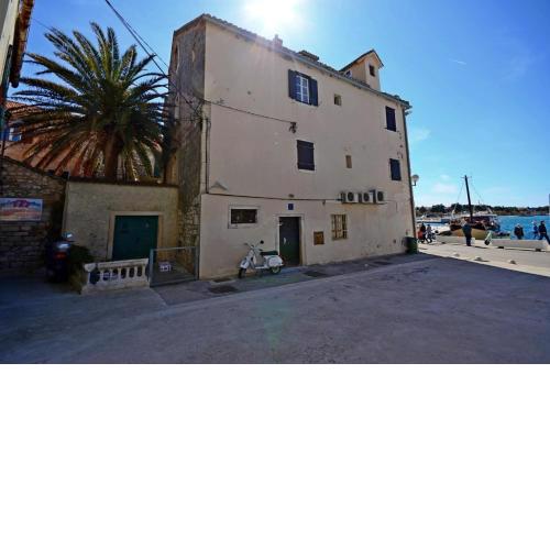 A1 - apt with terrace best location in Supetar