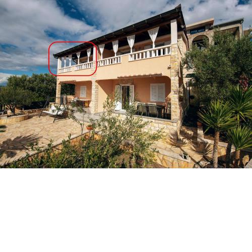 A2 - apt w terrace just 3 min walk to the beach