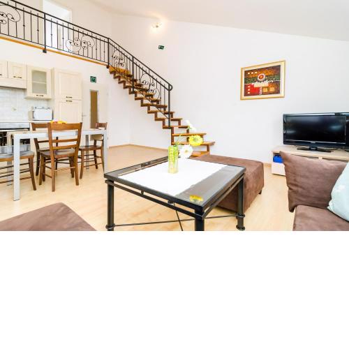 A2- Dream, separate entrance, in A Stone-built House, close to the Sunset beach
