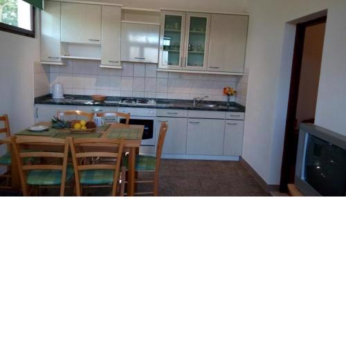 A4 apt with patio & sea view close to the beach