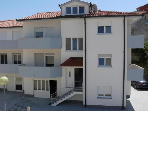 A6 - apt with 2 balconies 5 min walking to beach