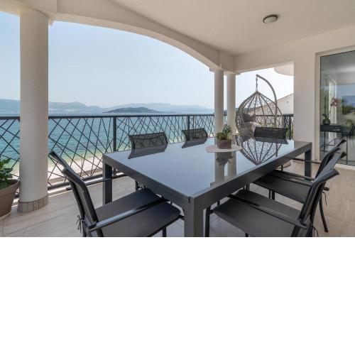 Adria Beach House - Lavendar