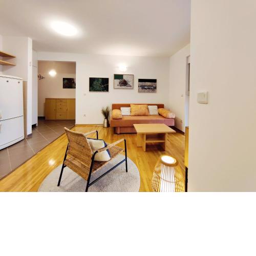 Airy Apt in Tisno - Murter, Beach - 3 Min Walk, 2 bedrooms, 2 bathrooms, 70m2 with terrace, mooring included