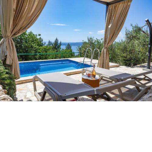 Alleinstehendes Ferienhaus mit Pool und Meerblick für zwei
