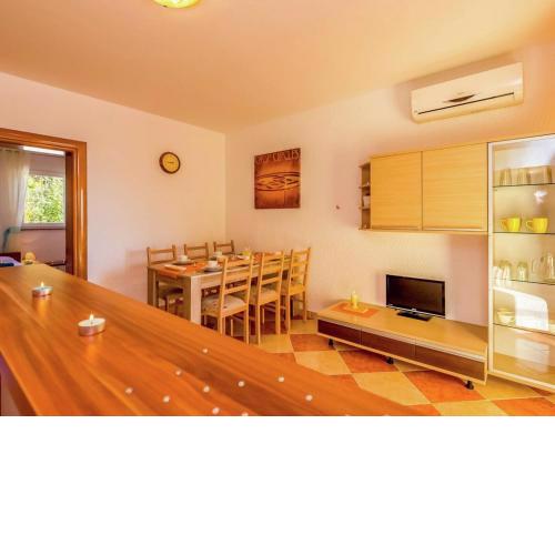 Alluring Apartment in Dramalj with Jacuzzi