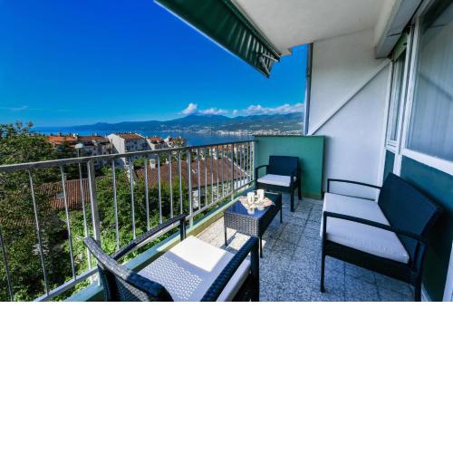 Alpaca Penthouse Apartment with a Stunning Sea View