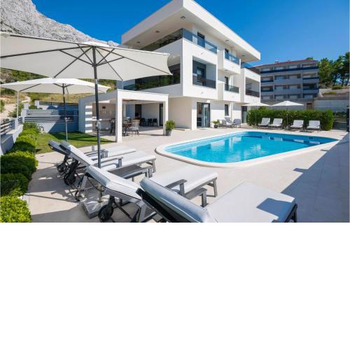 Amazing Apartment In Baska Voda With Heated Swimming Pool