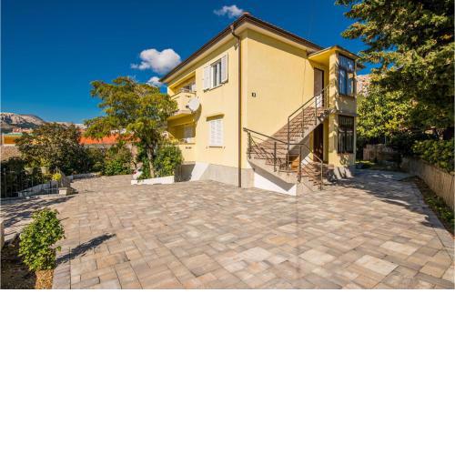 Amazing Apartment In Baska With Wifi