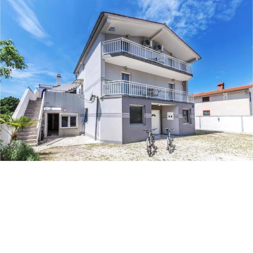 Amazing Apartment In Fazana With Kitchen