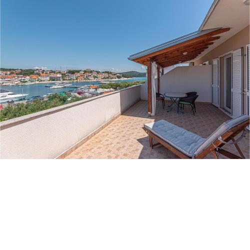 Amazing Apartment In Jezera Tisno With Wifi