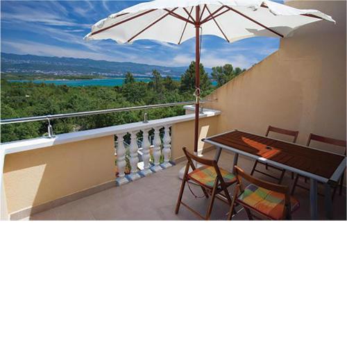 Amazing Apartment In Malinska With Kitchen